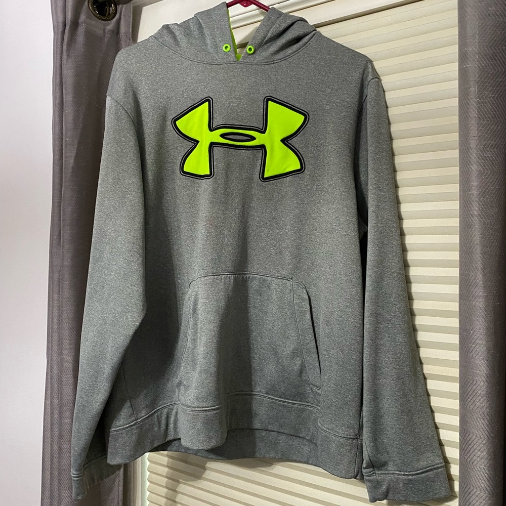 Practically new Under Armor sweatshirt!